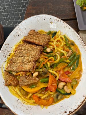 Udon Nudeln mit Schnitzelstreifen at Zeil Kitchen in Frankfurt
