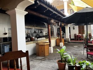 Offene Küche in der das Essen frisch zubereitet wird    at La Fonda de la Calle Real in Antigua