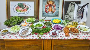 Kanom jeen buffet (curry noodles buffet) at Kippysnacks Thai Supper Clubs in East London