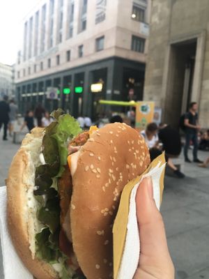 Veg Mi Burger at Veg-MI Trike in Milan