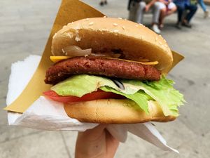 Silverback burger at Veg-MI Trike in Milan