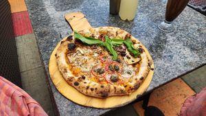 1/2 and half pizza: 1/2 margherita with mushrooms and half da house with tofu and arugula. excellent dough at Salgados Veganos Manaus in Manaus