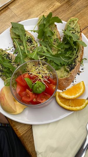 Avocadotoast (vegane Option auf Nachfrage) at Fama Cafe & Manufaktur in Weimar
