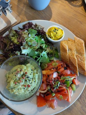 Vegan savoury breakfast plate at Fama Cafe & Manufaktur in Weimar