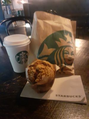 Nice cappuccino with muffin at EIN - Starbucks in Eindhoven