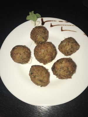 Bolinho de mandioca com alga  at Vegan's 2Go Savassi in Belo Horizonte