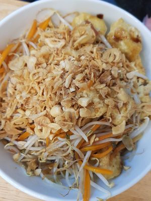 stir fried noodles with vegies and tofu at V-Cuisine in Hanoi