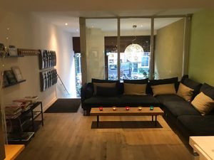 Entrance (from behind). On your left: many interesting books on health to read at Unlimited Health in Amsterdam