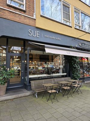 Front - entrance not accessible - 2 steps at SUE Bakery in Rotterdam