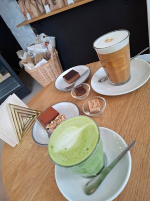 Coffee thea and cake at SUE Bakery in Rotterdam