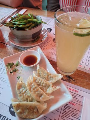 Gyoza mit Tofu und Grüntee-Eistee at MoschMosch - Goetheplatz in Frankfurt