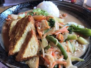 44 Pinatsu Kare Don mit extra Gemüse und Temeh  at MoschMosch - Goetheplatz in Frankfurt