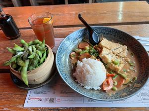 Edamame 🫛, Eistee 🍹 und Curry 🍛 #44 mit Tofu   at MoschMosch - Goetheplatz in Frankfurt