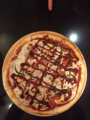 Vegan Pizza at Luna's Kitchen in Beirut