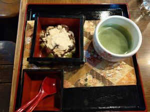 Matcha mochi with azuki redbean and matcha drink at Mizuya Chaya 水谷茶屋 in Nara