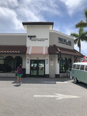 Building from parking lot at The Bowl - Central in Naples