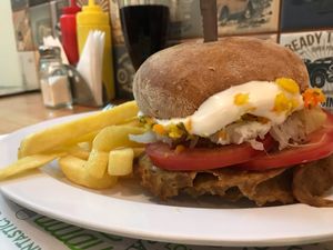 Menu with fries and drink for 7$ at Suculenta Sangucheria Vegana in Santiago