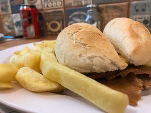 Menu with fried and drink for 6$ at Suculenta Sangucheria Vegana in Santiago