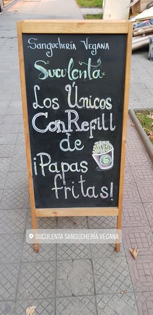 Suculenta y su refill de papas fritas at Suculenta Sangucheria Vegana in Santiago