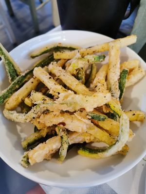 Zucchini fries at Vassilikos in Santorini