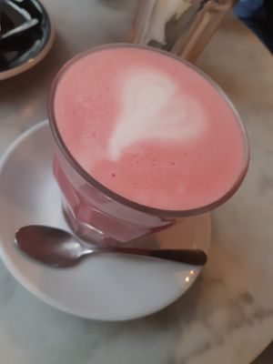 Pink latte with oat milk at Plantate Cafe in Madrid