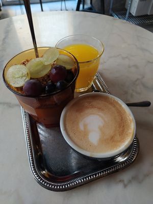 Breakfast at Plantate Cafe in Madrid