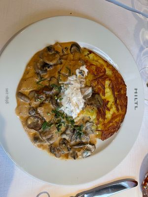 Zürcher Geschnetzeltes, vegan.
Super guet. at HILTL - Sihlstrasse in Zurich