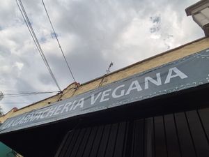 Sunny vegan place on a cloudy day! 🩷 at La Garnacheria Vegana in Cuernavaca
