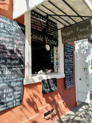 Se pide desde la ventana at Abhay Charan in Santiago