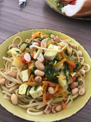 La Indonesia pasta bowl at Cafe del Mundo in La Paz