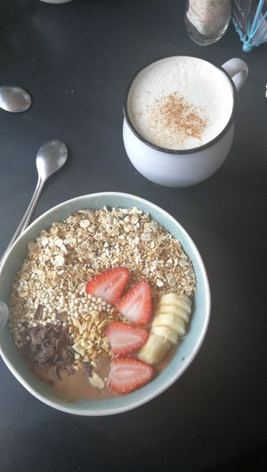 Snickers smoothie bowl and Chai latte at Cafe del Mundo in La Paz