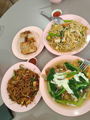 Authentic zichar dishes in hawker centre, very nice, should come and try it. at Miao Xiang Vegetarian 妙香 in East Singapore