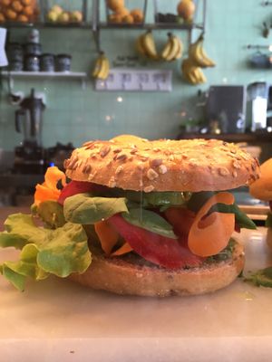 vegan bagel at Sasu Juice Bar in Zurich
