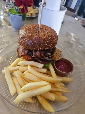 Burger at Vegan Xpress in Mitzpe Ramon