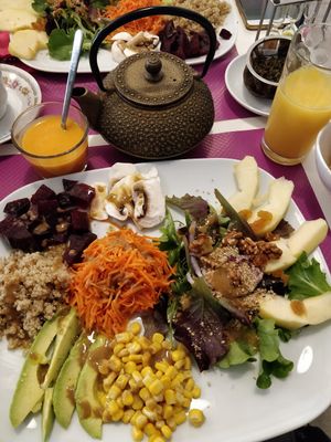 Veggie plate at Fleur De Thé in Antibes