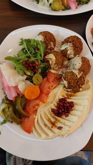 Super falafel plate at Mazaya Falafel - Starowiślna in Krakow