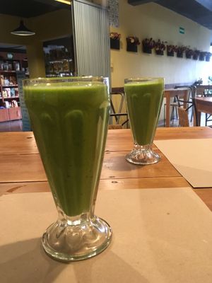 Jugo verde at Verde QTQ Verde in Mexico City