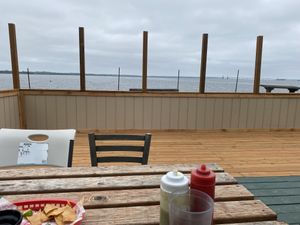 The beautiful outside view at La Cabana de Raya in Astoria