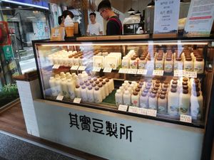 Shop front at QíShí Dòu Zhì Suǒ 其實豆製所 - Jinshan South in Taipei