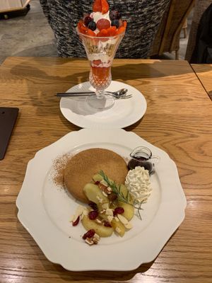 Berry parfait (soy ice cream and whipped cream) 
Cinnamon apple hot cake  at Futaba Fruits Parlor in Kawasaki