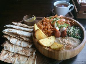 The "Arabian Shiva Bowl"
& "Yogi Chai" at Manipura Ethic Cafe & Bar in Baku