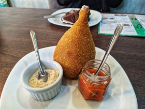 Coxinha de brócolis acompanhado de maionese de amêndoas e molho de pimenta at Doces & Cores in Curitiba