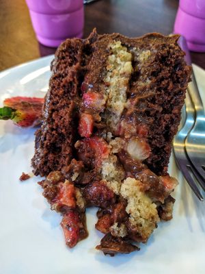 Bolo de morango at Doces & Cores in Curitiba