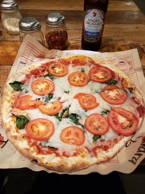 Vegan cheese, tomato sauce, tomatoes, spinach, yumm at Mod Pizza in Downey