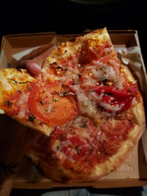 Tomato, jalapeno, basil, spinach, non-dairy cheese, red sauce, chili flakes (topped), sriracha(topped), oregano(topped) at Mod Pizza in Downey