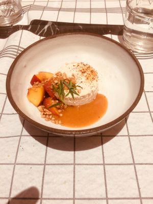 2019: Witte chocolade, amandel, perzik, dragon at Foodstorms in Ghent