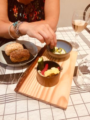 2019: Cashew créme met gepelde komkommer en bloemkool at Foodstorms in Ghent