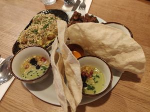 Starter platter for three, gazpacho, papadam, fried teriyaki oyster mushrooms, potatoes at Waku Waku in Utrecht