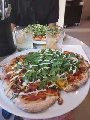 Peking luck pizza at Waku Waku in Utrecht