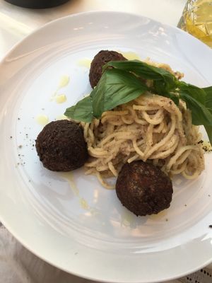 Vegan meatball pasta at Waku Waku in Utrecht